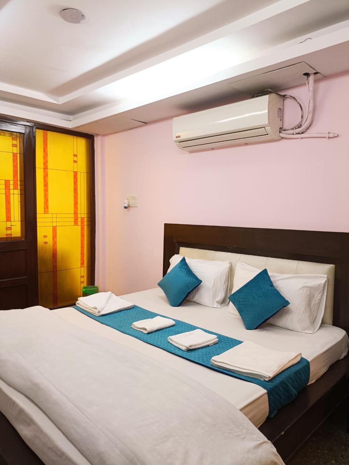 Hotel Blueberry 뉴델리 외부 사진