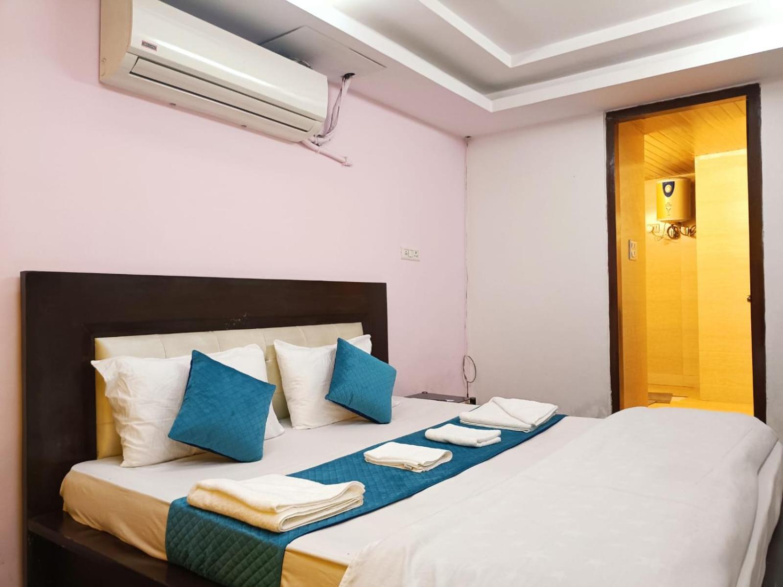 Hotel Blueberry 뉴델리 외부 사진